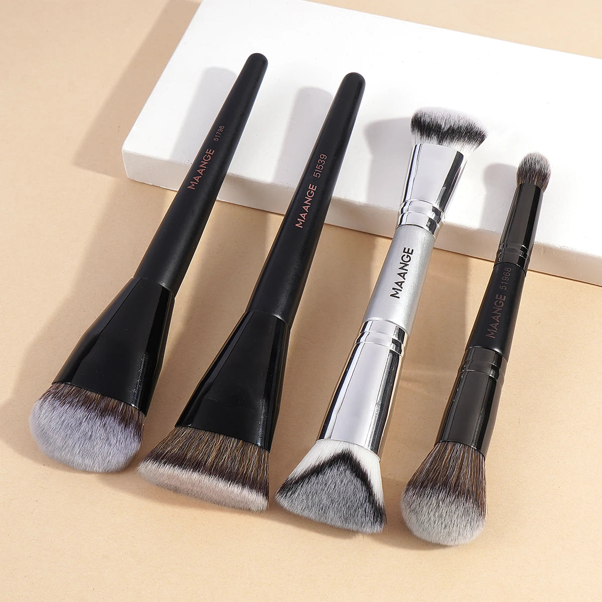 MAANGE 4pcs Makeup Brushes 2pcs Dual-ended Concealing Blush Brushes 2pcs Flat Top Angled Foundation Brushes Kit for Gifts Girls